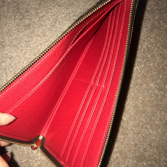 Sold - Picture 4 of 8